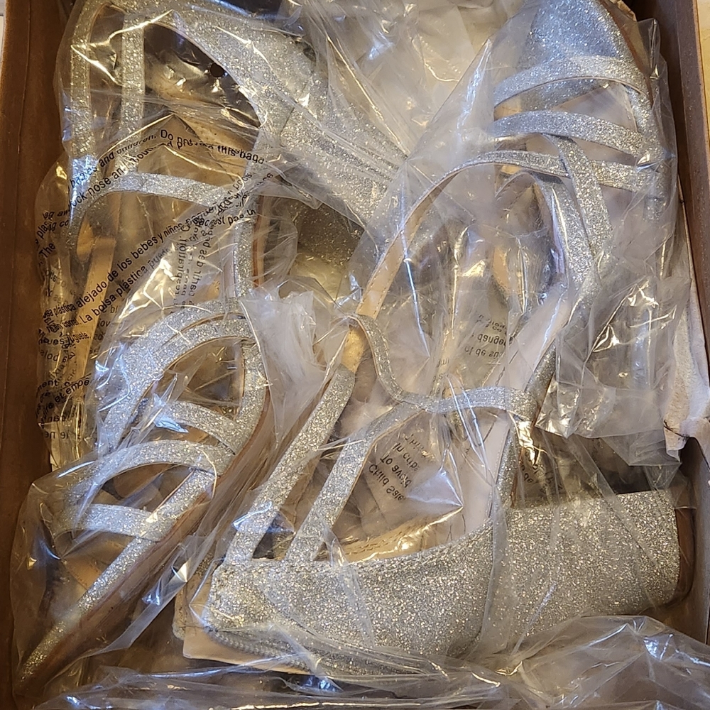 Jessica Simpson silver block heels zip back